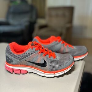 Nike Flex Experience Run Athletic Sneakers Women’s Size 8.5 Grey Orange